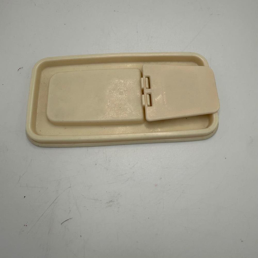 Vintage Rubbermaid Almond Flip Top Lid Replacement 0084 0085 Container
